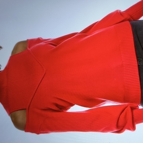 H Halston Cut Out Pullover Size M Color Tan - Picture 12 of 12